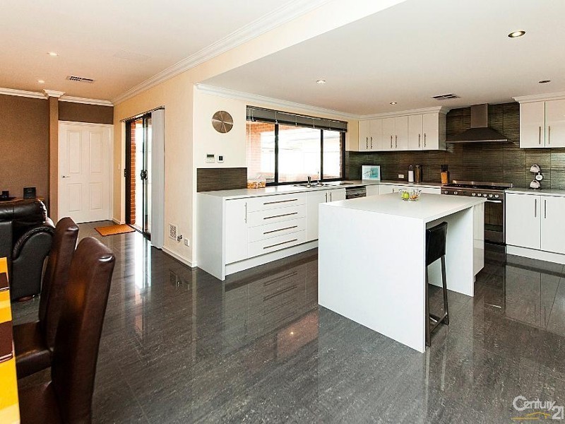 12 Bamburgh Turn, Meadow Springs WA 6210