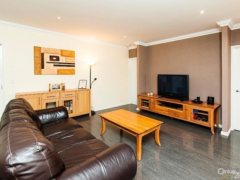 12 Bamburgh Turn, Meadow Springs WA 6210