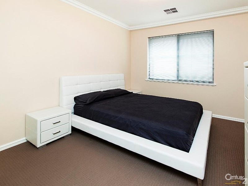 12 Bamburgh Turn, Meadow Springs WA 6210