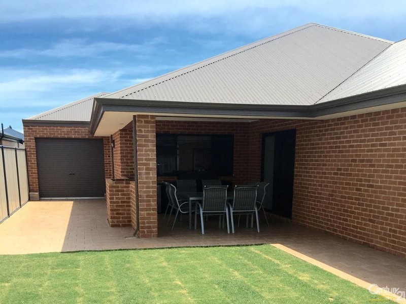 12 Bamburgh Turn, Meadow Springs WA 6210