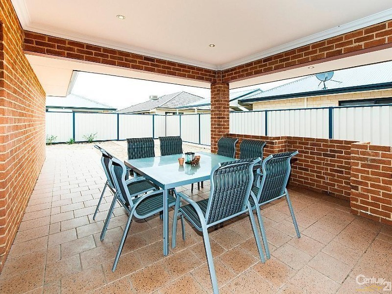 12 Bamburgh Turn, Meadow Springs WA 6210