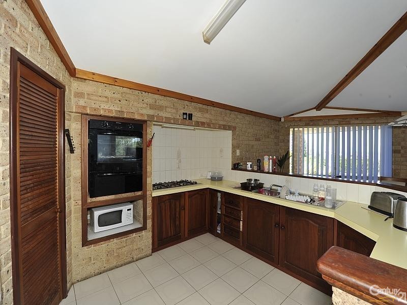 16 Karinga Road, San Remo WA 6210