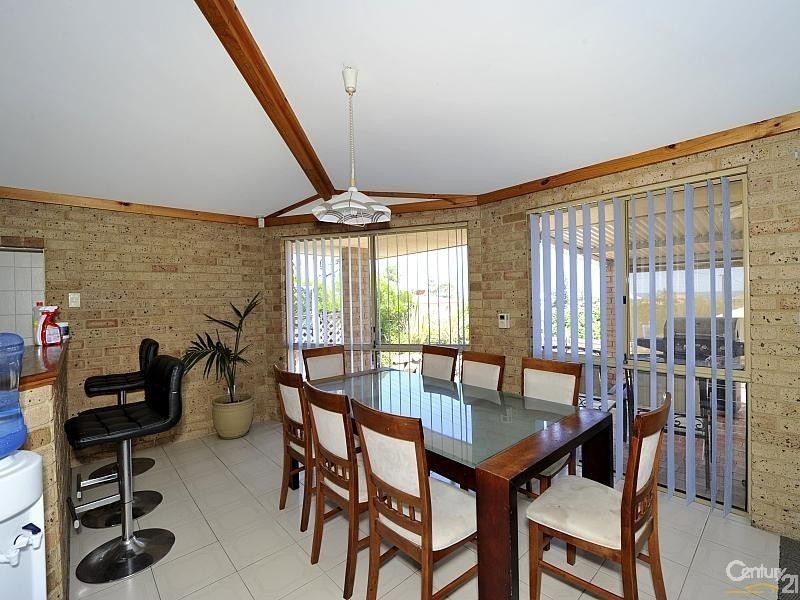 16 Karinga Road, San Remo WA 6210