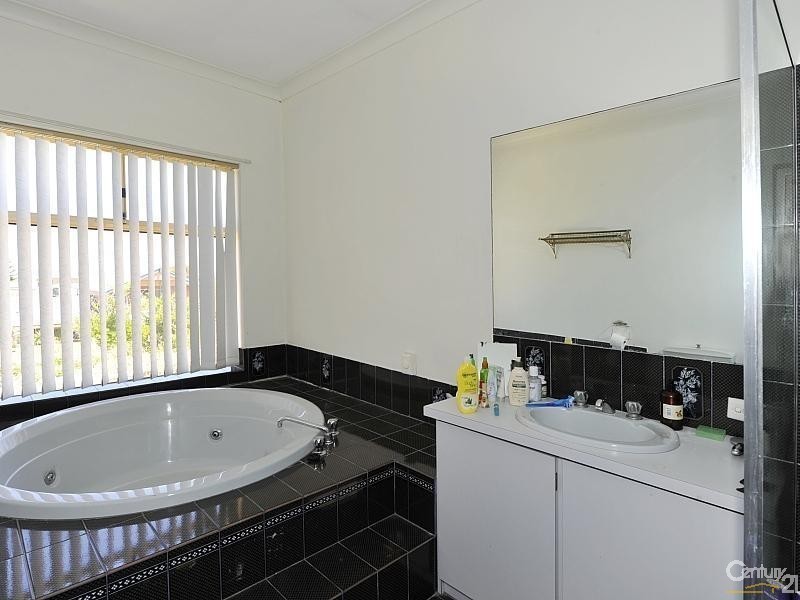 16 Karinga Road, San Remo WA 6210