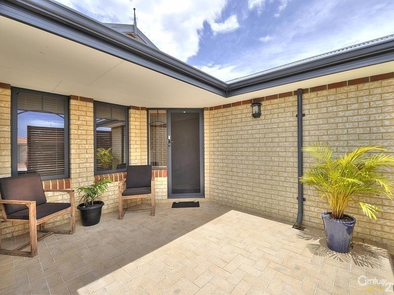 24 Finchley Avenue, Meadow Springs WA 6210