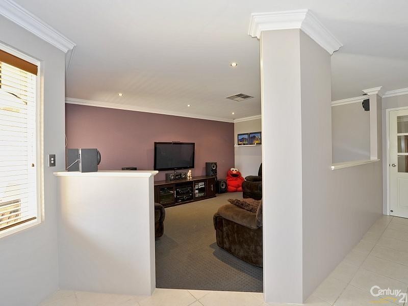 24 Finchley Avenue, Meadow Springs WA 6210