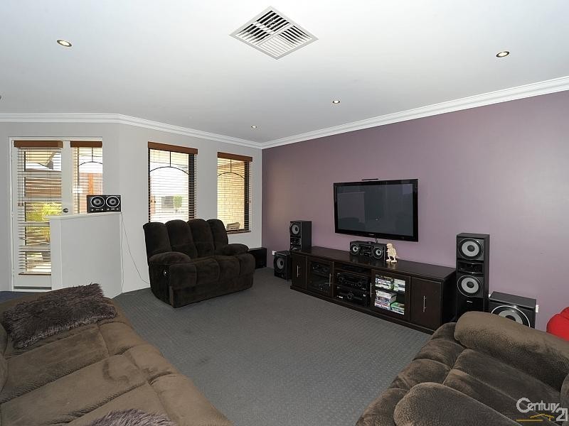 24 Finchley Avenue, Meadow Springs WA 6210