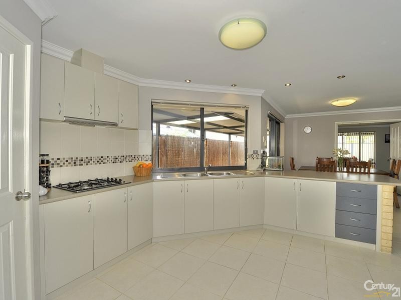 24 Finchley Avenue, Meadow Springs WA 6210