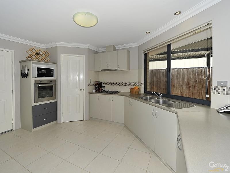 24 Finchley Avenue, Meadow Springs WA 6210