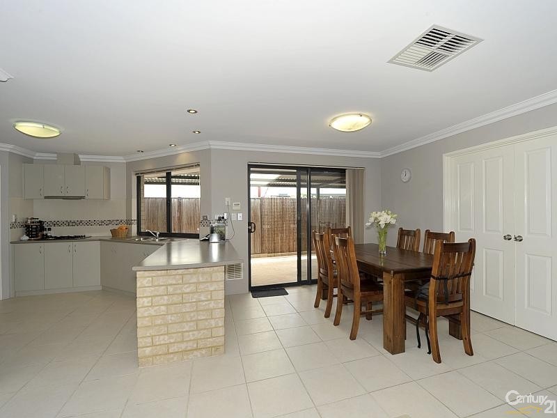 24 Finchley Avenue, Meadow Springs WA 6210