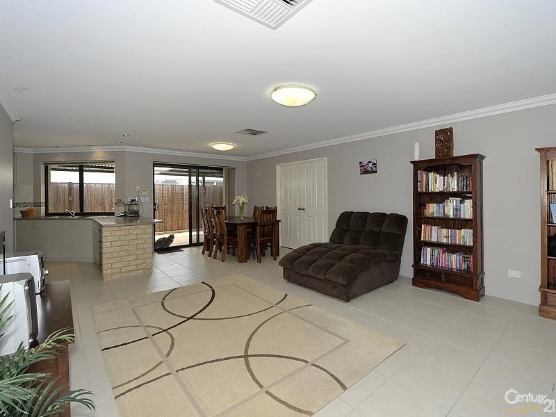 24 Finchley Avenue, Meadow Springs WA 6210