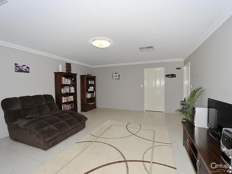 24 Finchley Avenue, Meadow Springs WA 6210