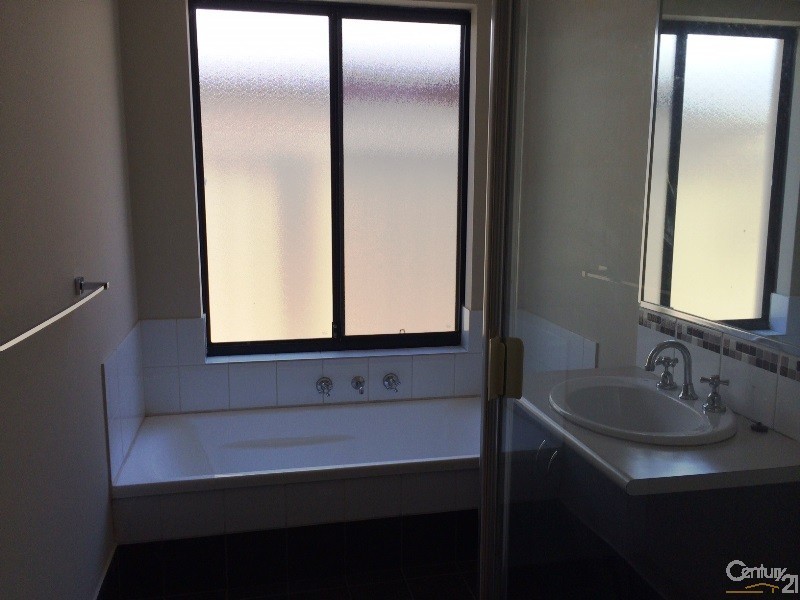 3 Adela Bend, Lakelands WA 6180