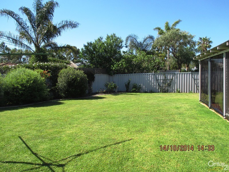 4 Torrens Place, Greenfields WA 6210