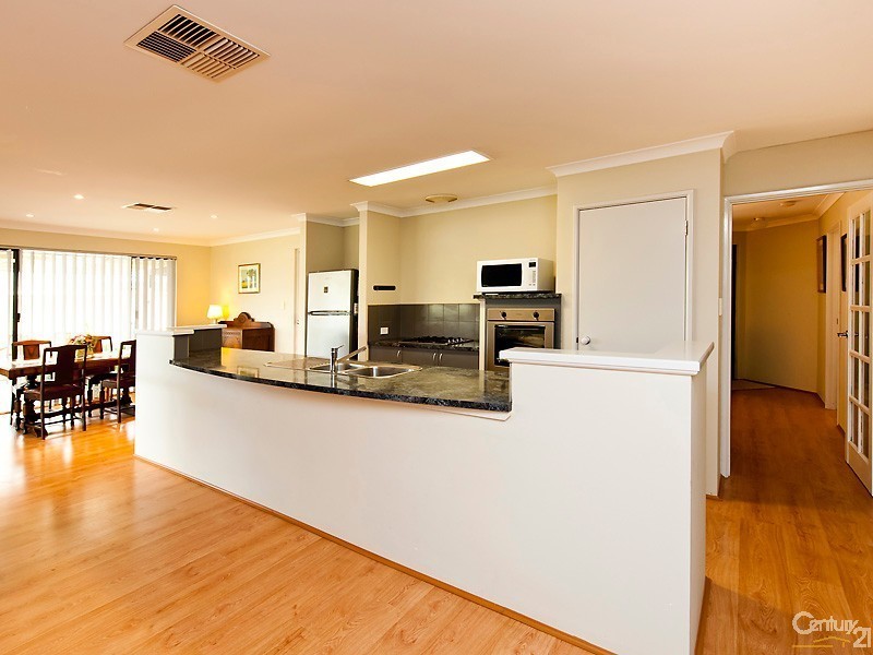 13 Chalice Rise, Lakelands WA 6180