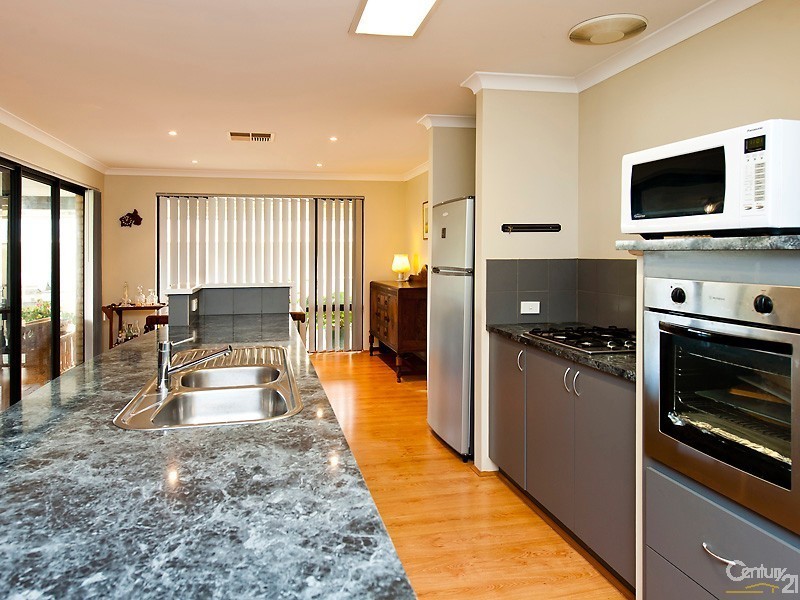 13 Chalice Rise, Lakelands WA 6180