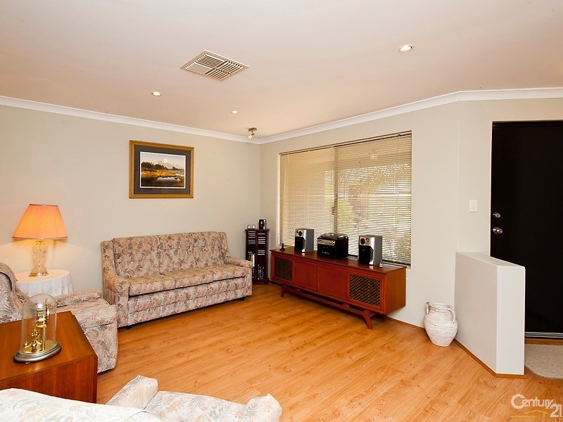 13 Chalice Rise, Lakelands WA 6180