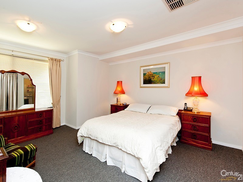 13 Chalice Rise, Lakelands WA 6180