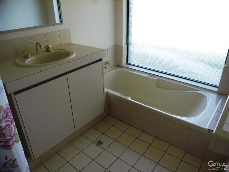 5 Medford Court, Meadow Springs WA 6210