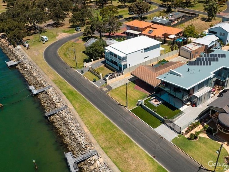 6 Fairbridge Road, Halls Head WA 6210