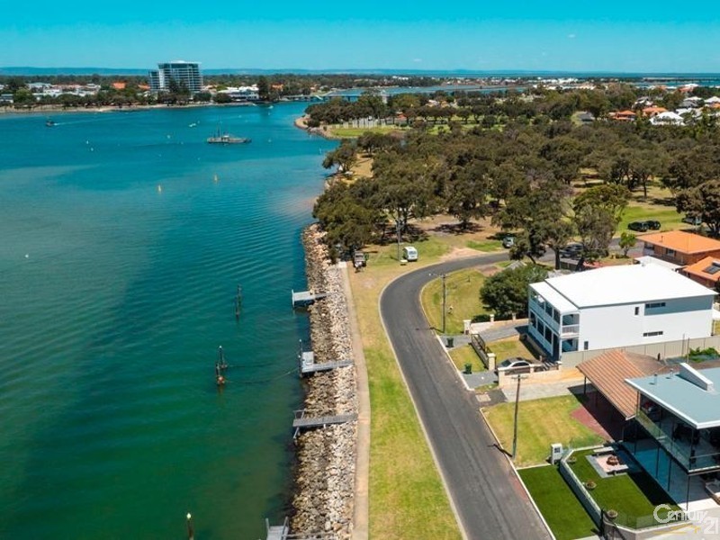 6 Fairbridge Road, Halls Head WA 6210