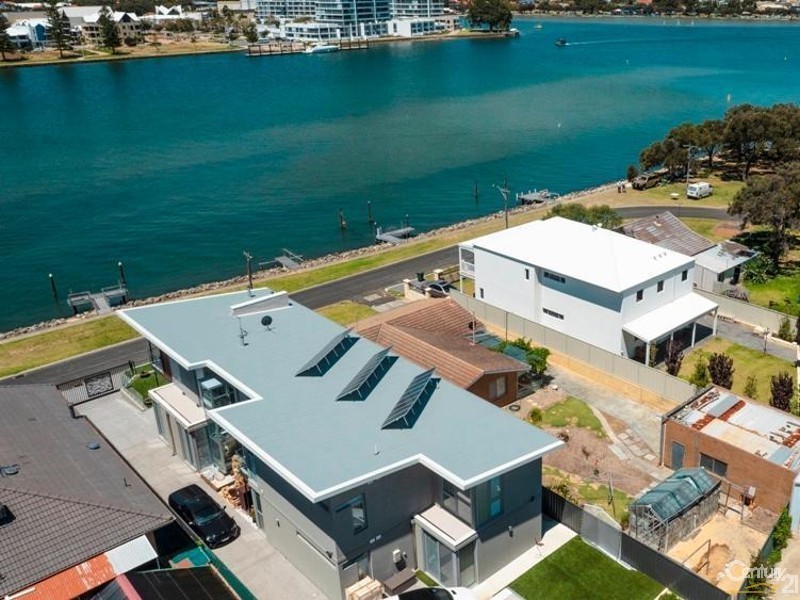 6 Fairbridge Road, Halls Head WA 6210