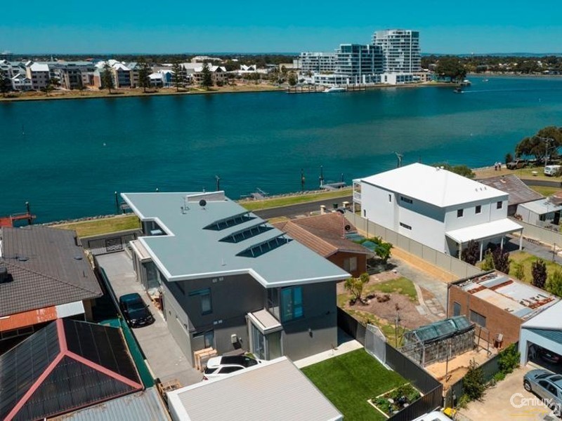 6 Fairbridge Road, Halls Head WA 6210