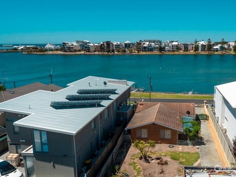 6 Fairbridge Road, Halls Head WA 6210