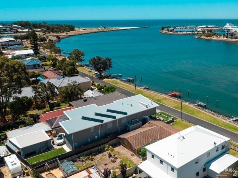 6 Fairbridge Road, Halls Head WA 6210