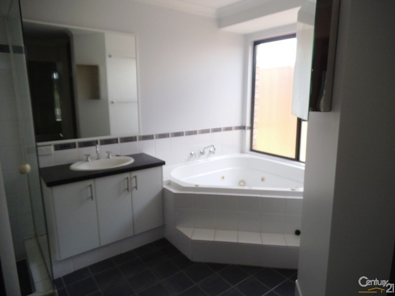 46 Malata Ridge, Lakelands WA 6180