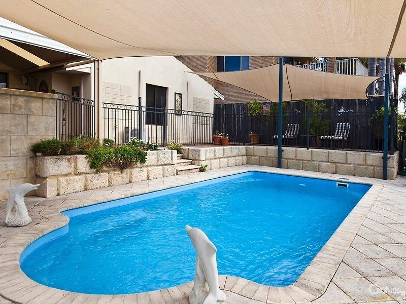 50 Janis Street, Halls Head WA 6210