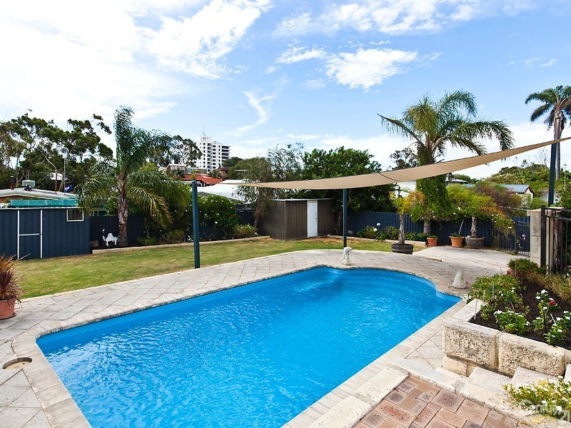 50 Janis Street, Halls Head WA 6210