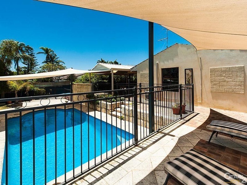 50 Janis Street, Halls Head WA 6210