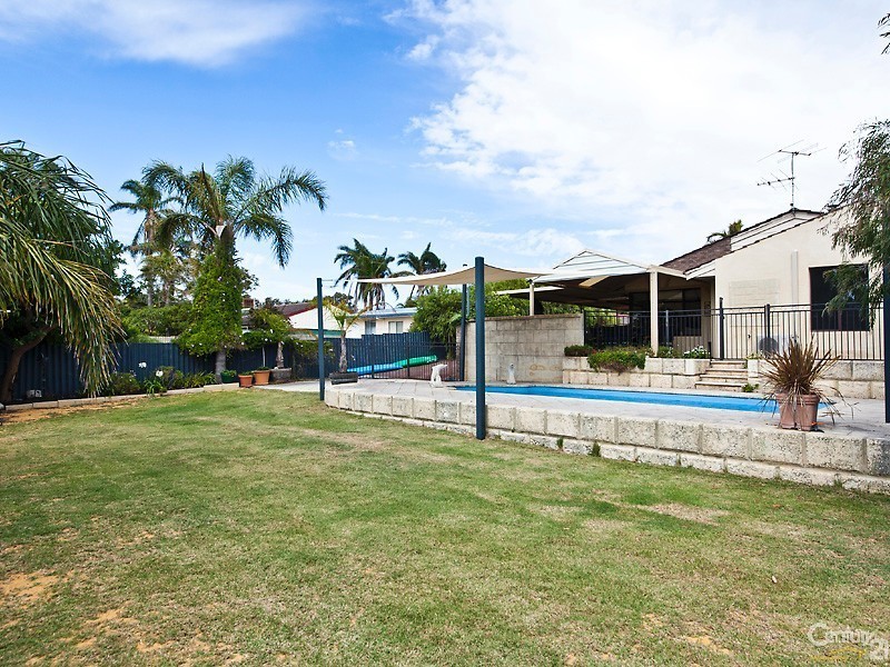 50 Janis Street, Halls Head WA 6210