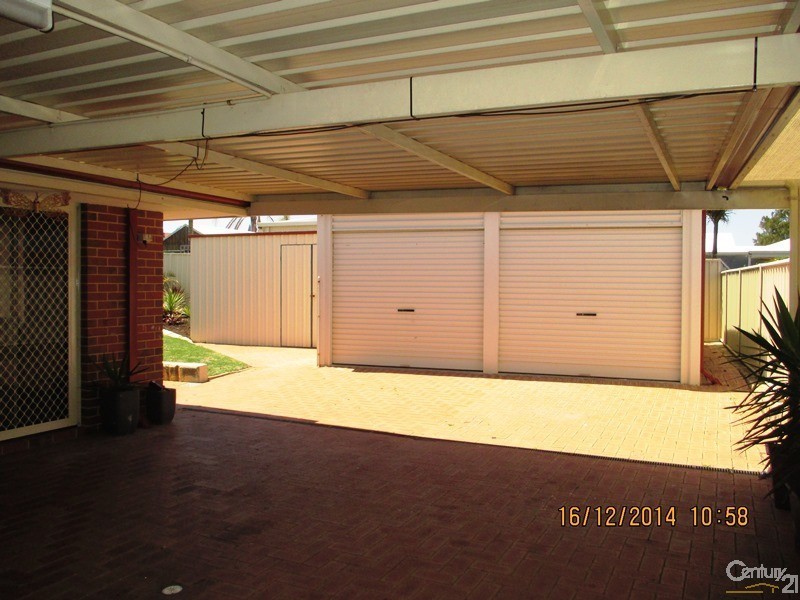 36 Floribunda Avenue, Halls Head WA 6210