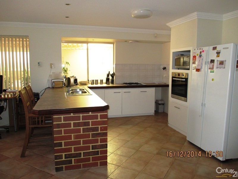 36 Floribunda Avenue, Halls Head WA 6210