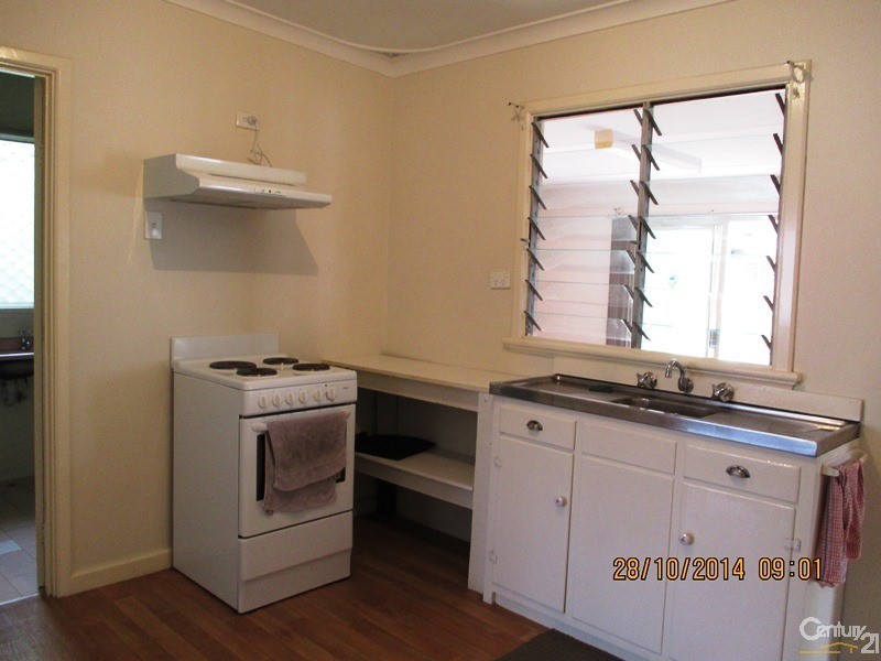 12 Loxton Street, Dudley Park WA 6210