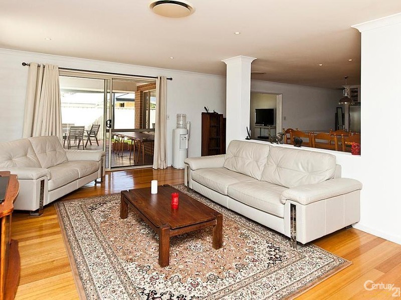 19 Ballard Meander, Lakelands WA 6180