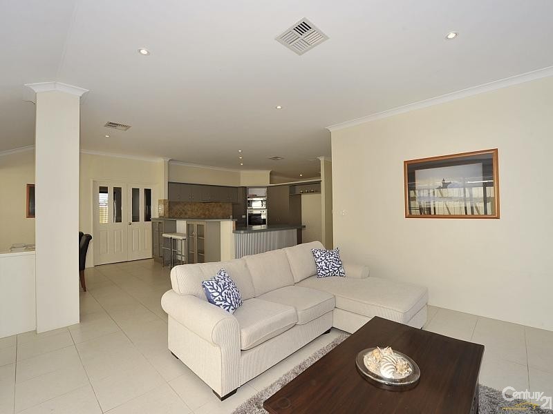 4 Sefton Court, Silver Sands WA 6210