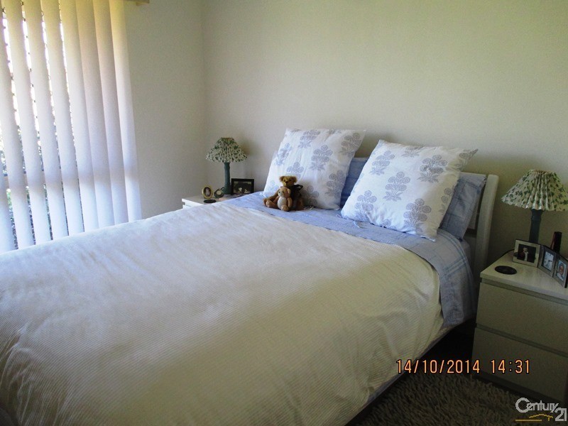 4 Torrens Place, Greenfields WA 6210