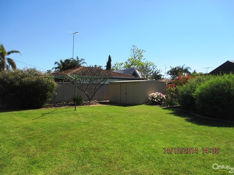 4 Torrens Place, Greenfields WA 6210