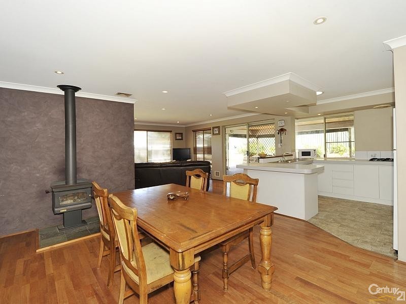 14 Satinash Retreat, Halls Head WA 6210
