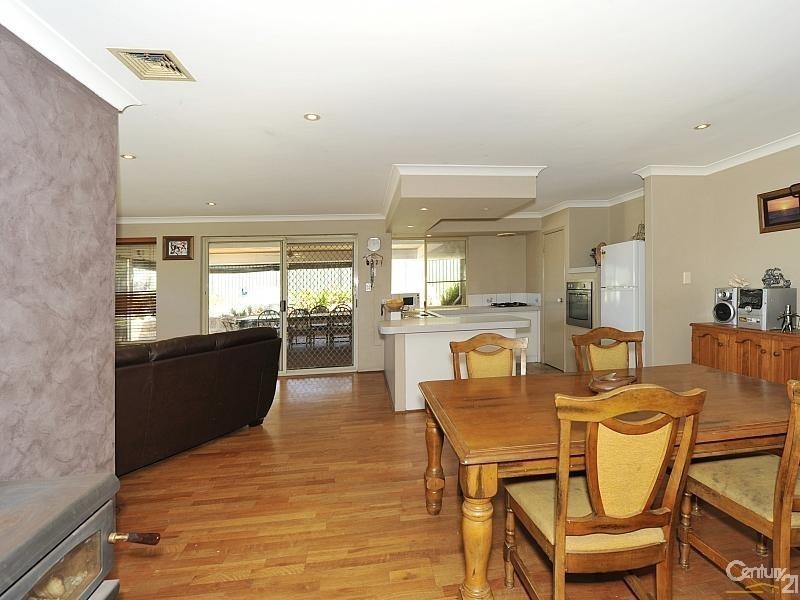 14 Satinash Retreat, Halls Head WA 6210