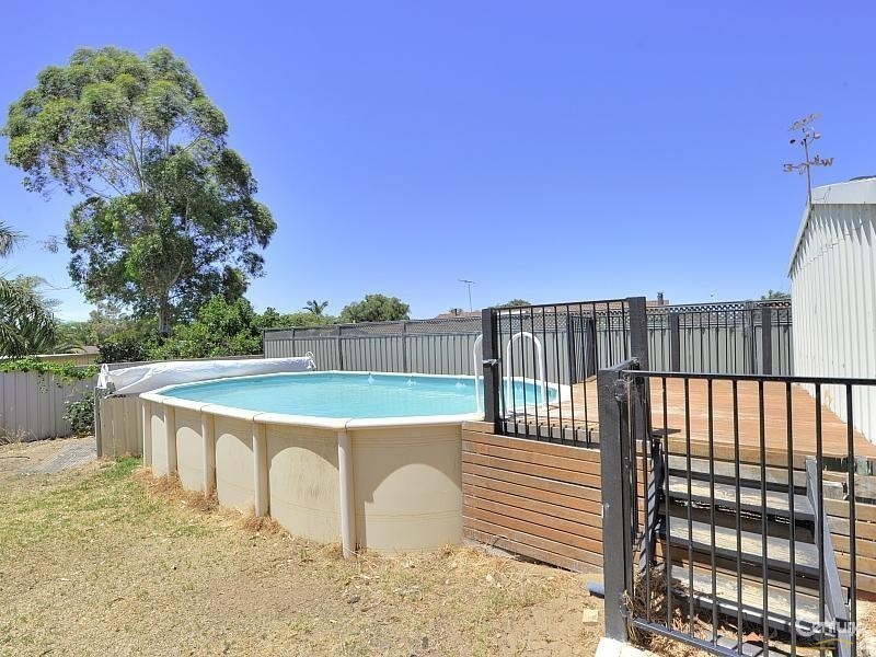 14 Satinash Retreat, Halls Head WA 6210