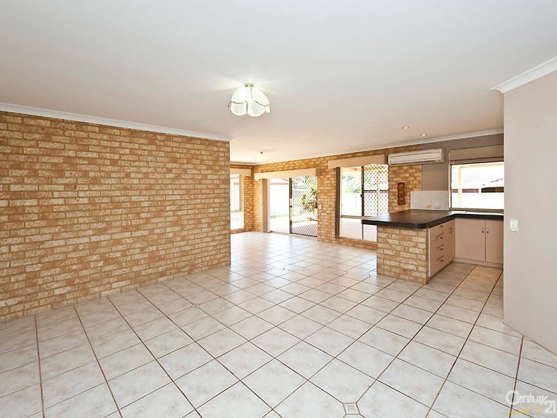 3 Wintersweet Place, Halls Head WA 6210