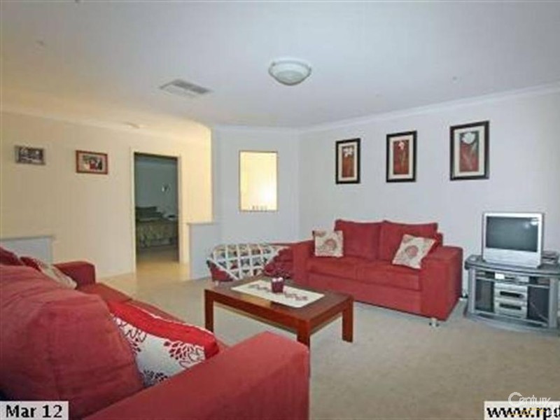 22 Jubata Gardens, Dudley Park WA 6210