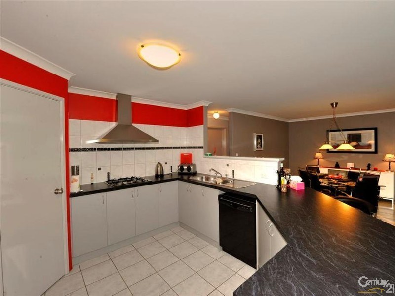 4 Honeyeater View, Dudley Park WA 6210