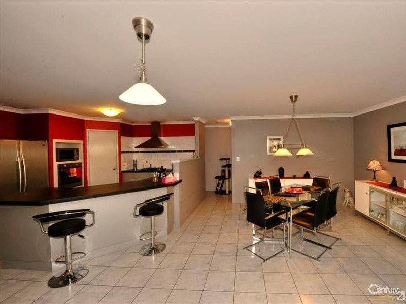 4 Honeyeater View, Dudley Park WA 6210