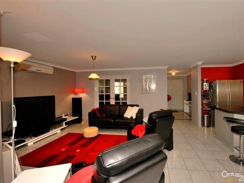 4 Honeyeater View, Dudley Park WA 6210