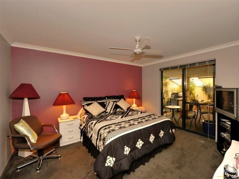 4 Honeyeater View, Dudley Park WA 6210